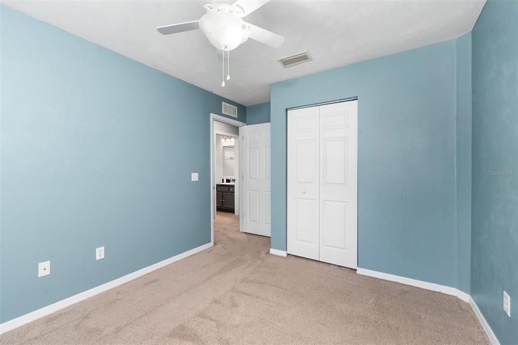 合同活跃: $259,999 (3 贝兹, 2 浴室, 1242 平方英尺)