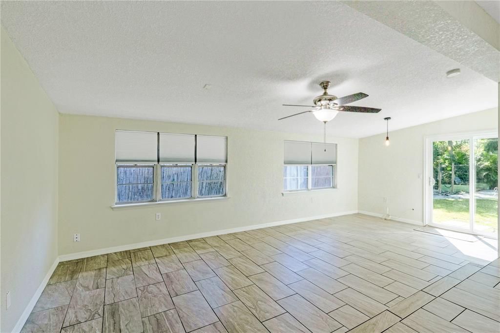 For Sale: $262,000 (2 beds, 2 baths, 1064 Square Feet)