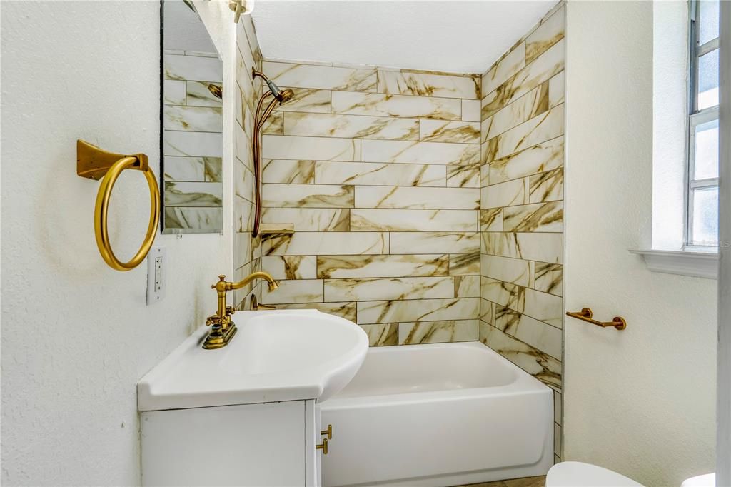 For Sale: $262,000 (2 beds, 2 baths, 1064 Square Feet)