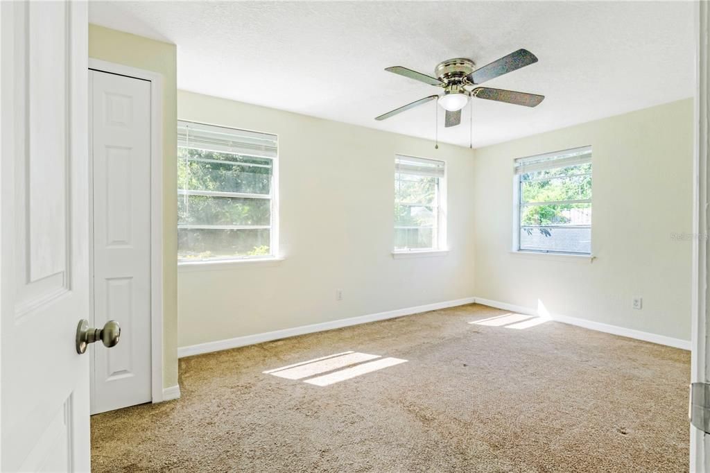 For Sale: $262,000 (2 beds, 2 baths, 1064 Square Feet)