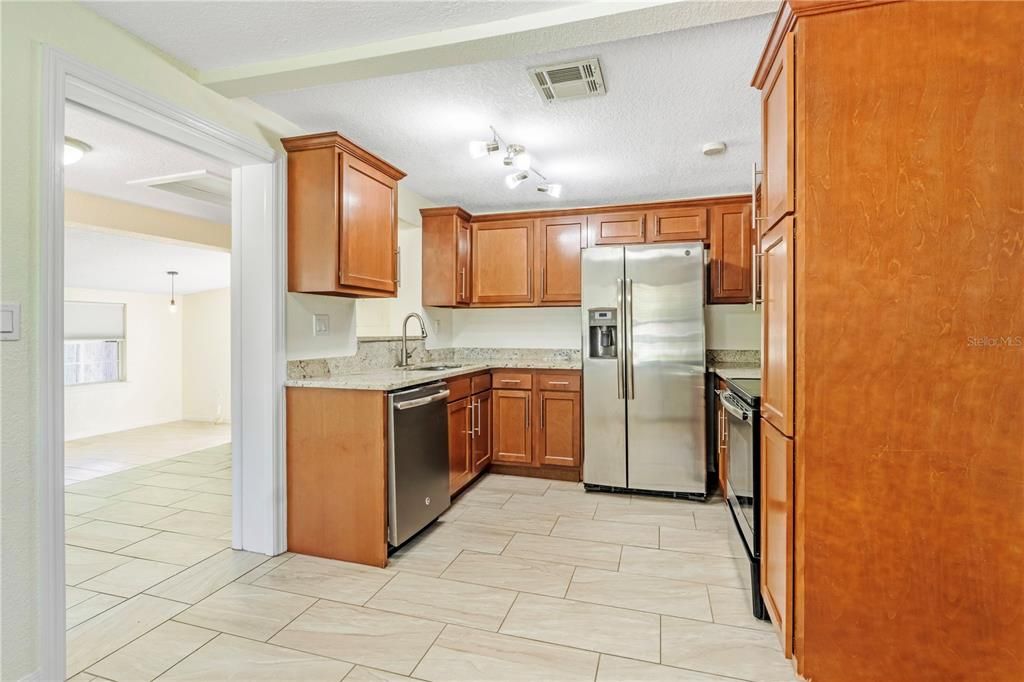 For Sale: $262,000 (2 beds, 2 baths, 1064 Square Feet)