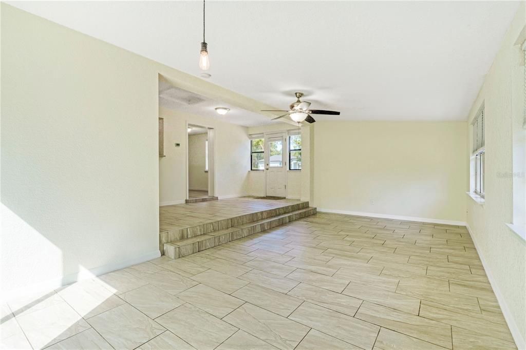 For Sale: $262,000 (2 beds, 2 baths, 1064 Square Feet)