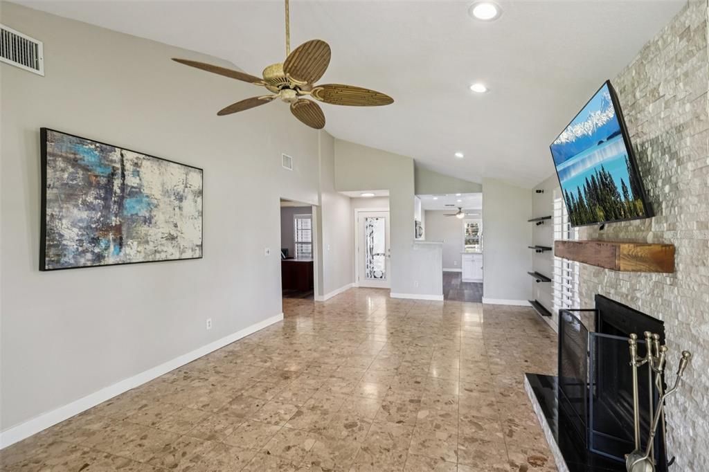 En Venta: $429,900 (3 camas, 2 baños, 1395 Pies cuadrados)