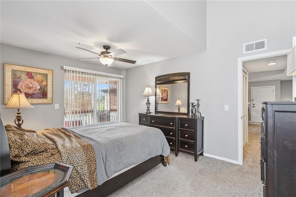 待售: $175,000 (1 贝兹, 1 浴室, 823 平方英尺)