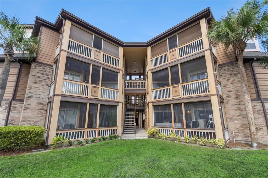 待售: $175,000 (1 贝兹, 1 浴室, 823 平方英尺)