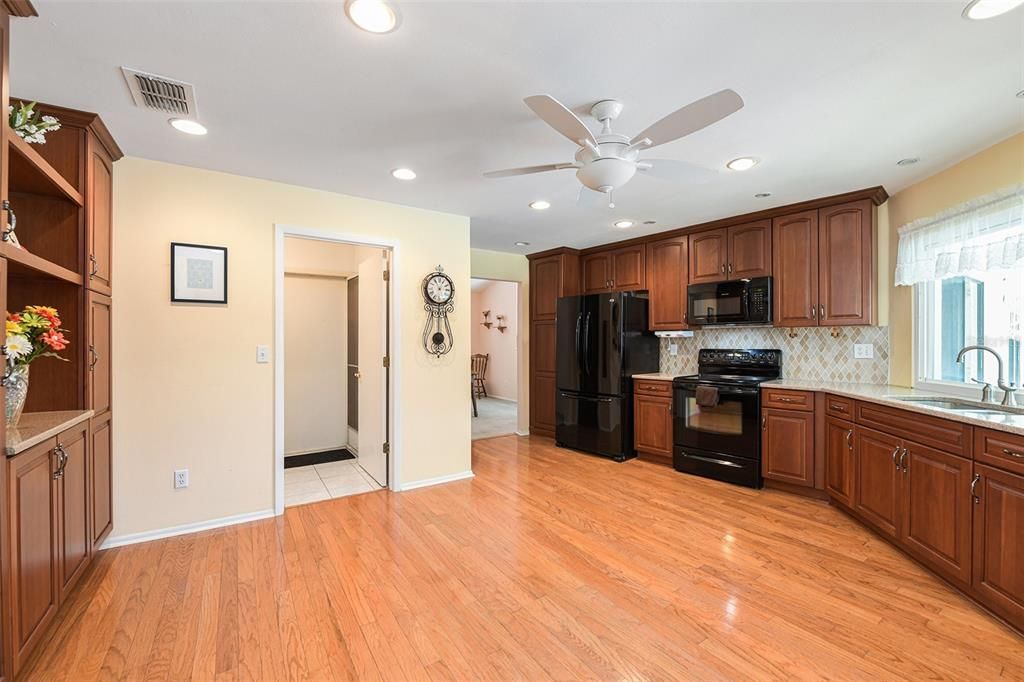 Active With Contract: $475,000 (4 beds, 3 baths, 1916 Square Feet)