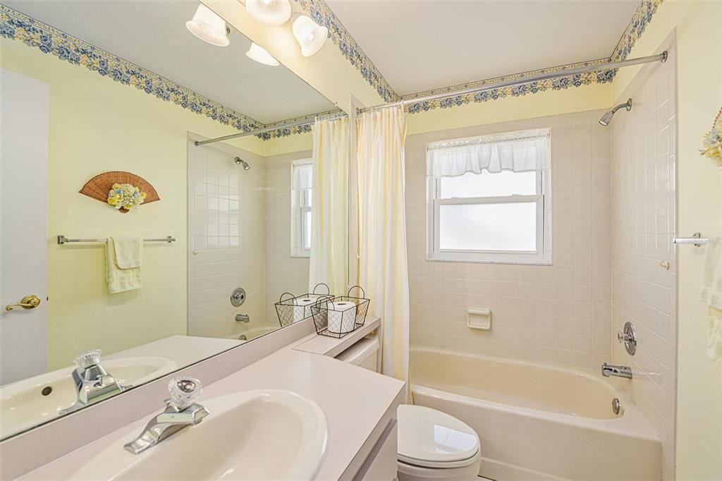 Active With Contract: $475,000 (4 beds, 3 baths, 1916 Square Feet)