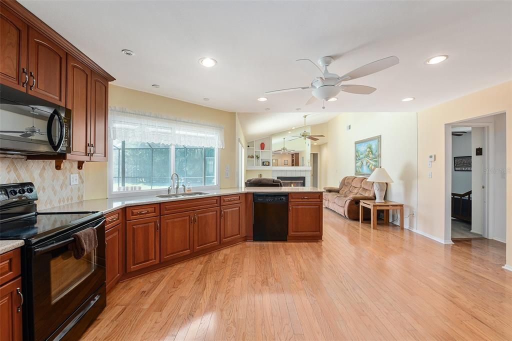 Active With Contract: $475,000 (4 beds, 3 baths, 1916 Square Feet)