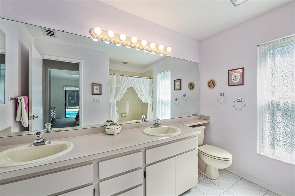 Active With Contract: $475,000 (4 beds, 3 baths, 1916 Square Feet)