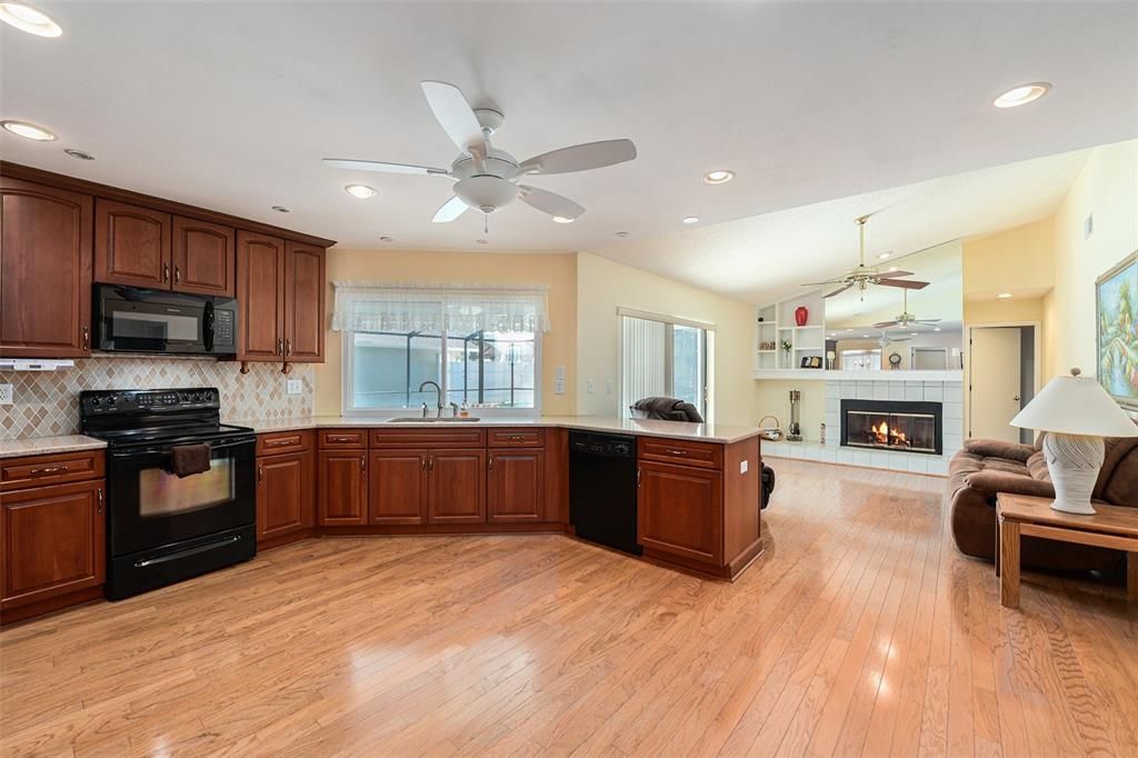 Active With Contract: $475,000 (4 beds, 3 baths, 1916 Square Feet)