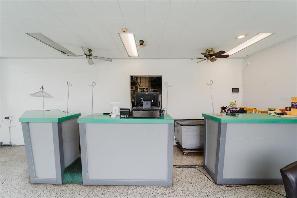 待售: $199,900 (0 贝兹, 0 浴室, 2200 平方英尺)