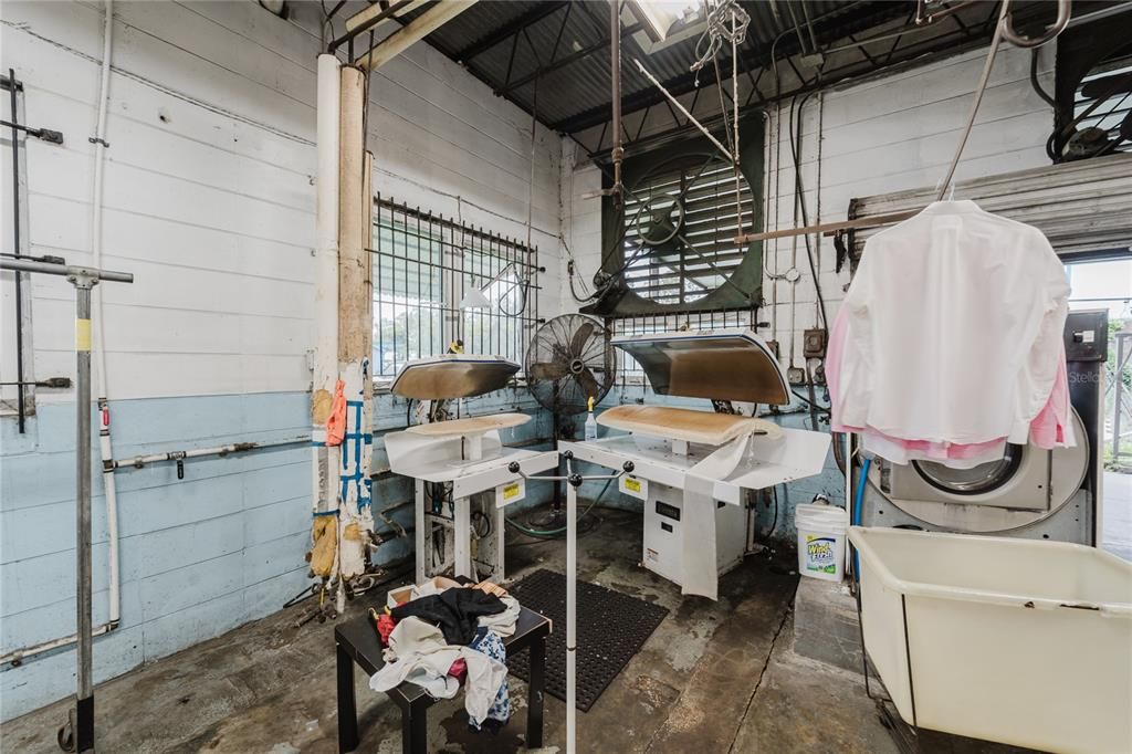 待售: $199,900 (0 贝兹, 0 浴室, 2200 平方英尺)