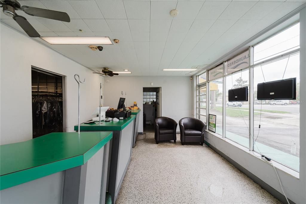 待售: $199,900 (0 贝兹, 0 浴室, 2200 平方英尺)