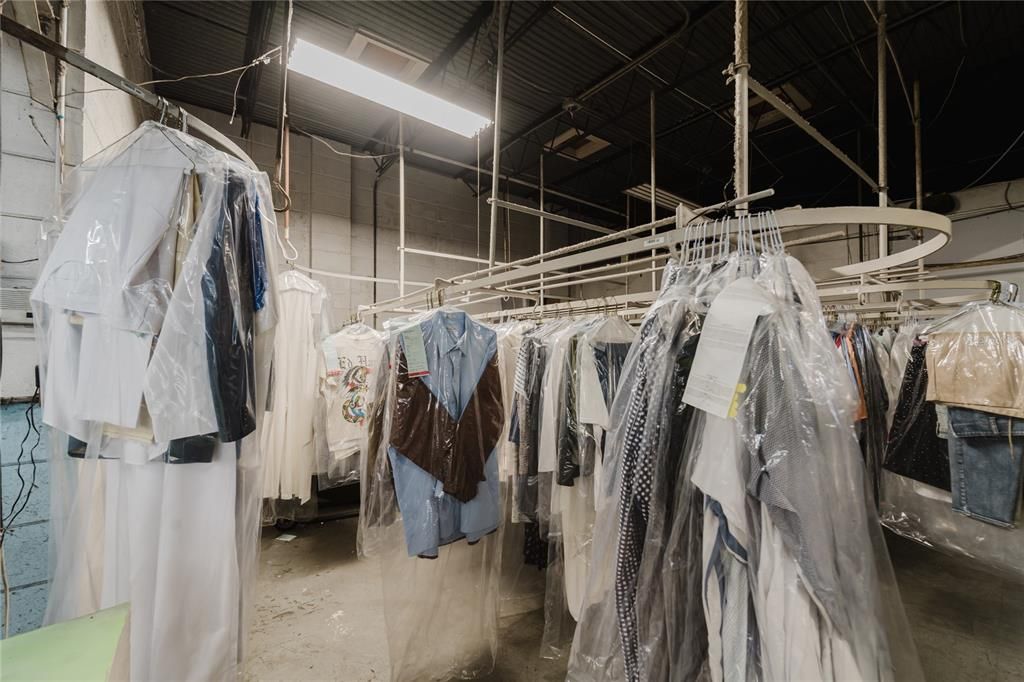 待售: $199,900 (0 贝兹, 0 浴室, 2200 平方英尺)