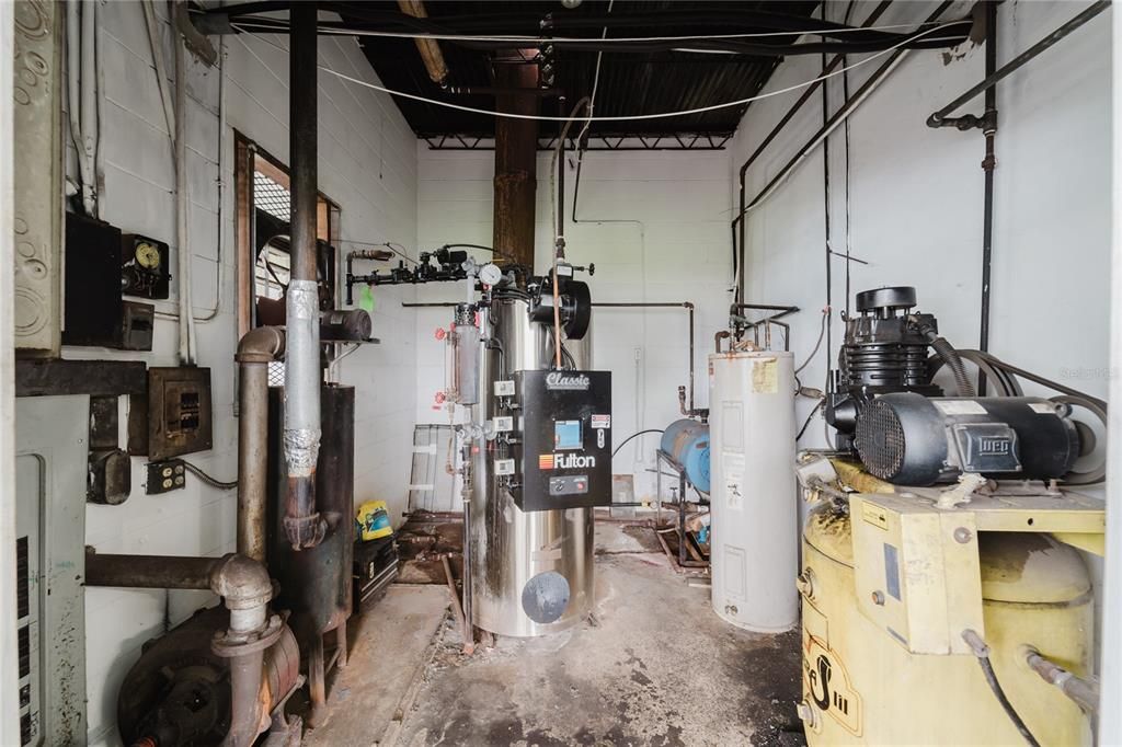 待售: $199,900 (0 贝兹, 0 浴室, 2200 平方英尺)