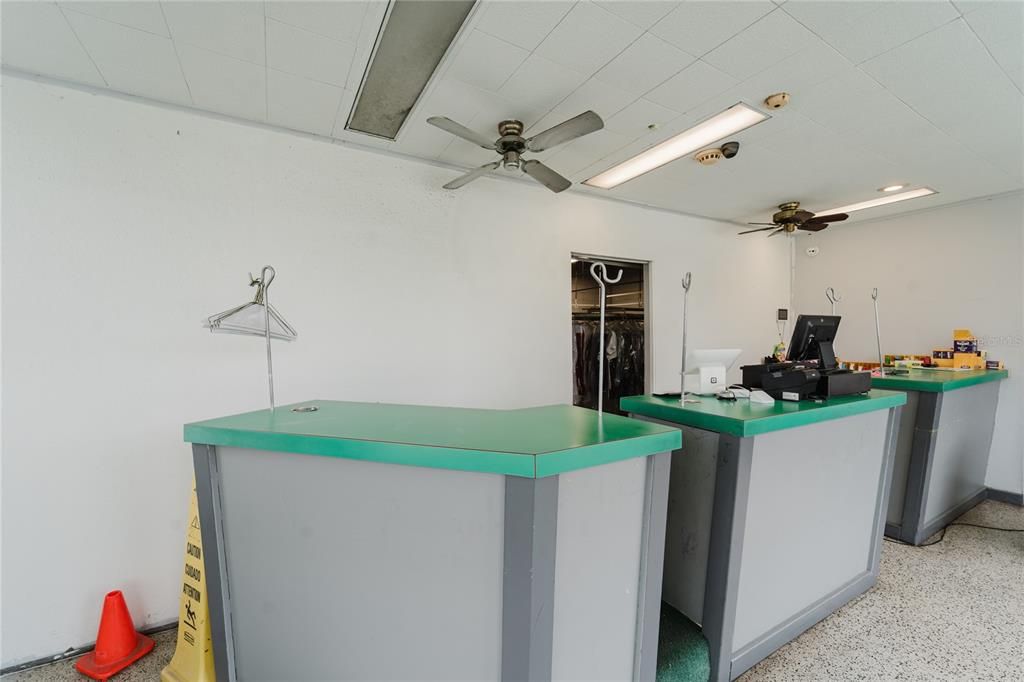 待售: $199,900 (0 贝兹, 0 浴室, 2200 平方英尺)