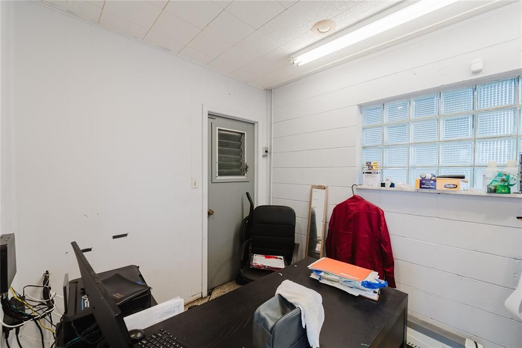 待售: $199,900 (0 贝兹, 0 浴室, 2200 平方英尺)