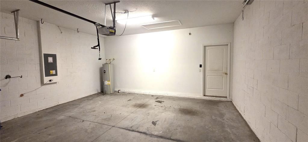 Active With Contract: $247,500 (3 beds, 2 baths, 1662 Square Feet)