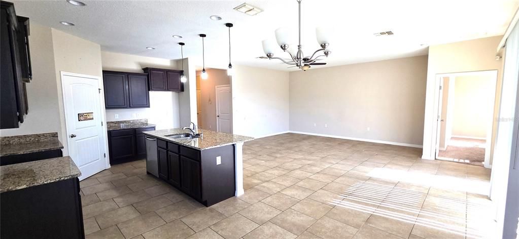 Active With Contract: $247,500 (3 beds, 2 baths, 1662 Square Feet)