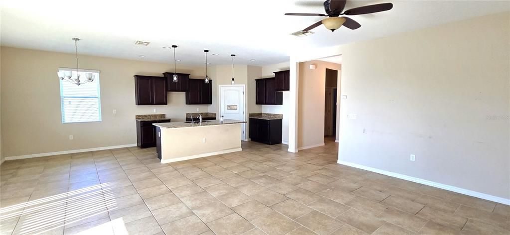 Active With Contract: $247,500 (3 beds, 2 baths, 1662 Square Feet)