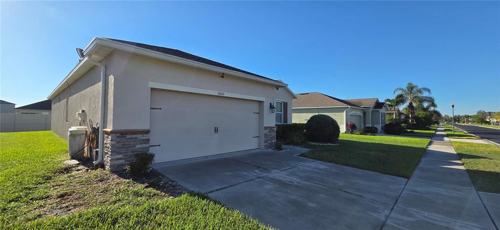 Active With Contract: $247,500 (3 beds, 2 baths, 1662 Square Feet)