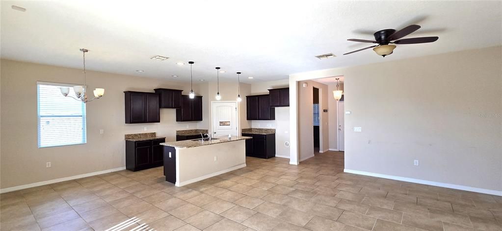 Active With Contract: $247,500 (3 beds, 2 baths, 1662 Square Feet)