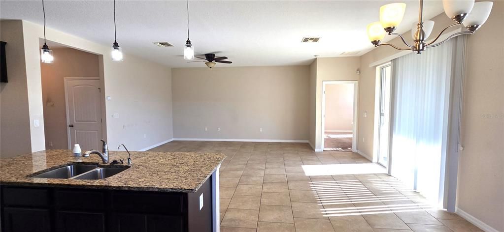 Active With Contract: $247,500 (3 beds, 2 baths, 1662 Square Feet)
