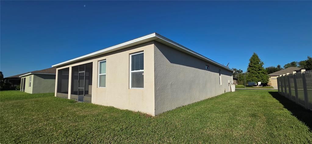 Active With Contract: $247,500 (3 beds, 2 baths, 1662 Square Feet)