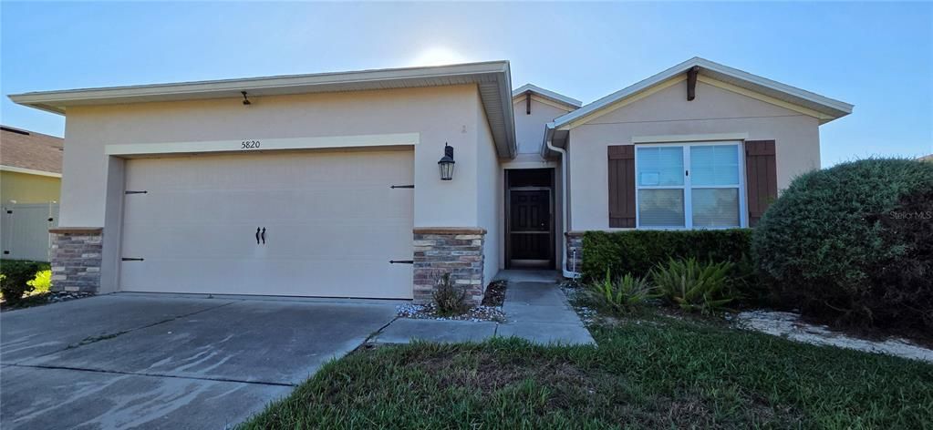 Active With Contract: $247,500 (3 beds, 2 baths, 1662 Square Feet)