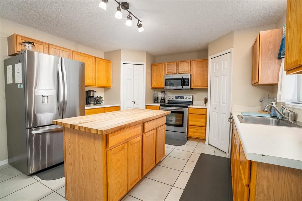 For Sale: $474,000 (4 beds, 2 baths, 2760 Square Feet)