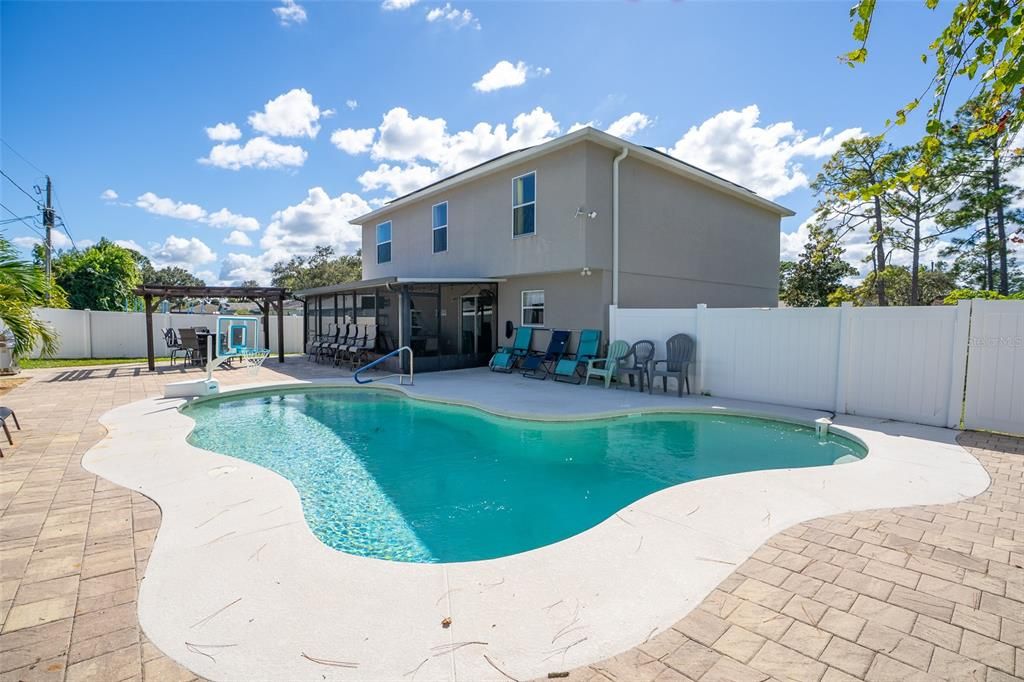 For Sale: $474,000 (4 beds, 2 baths, 2760 Square Feet)