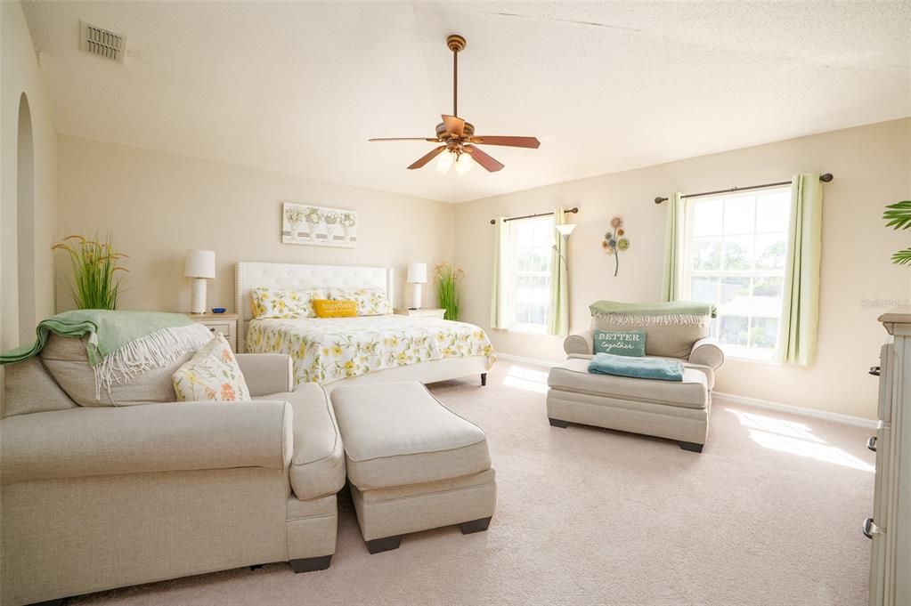 For Sale: $474,000 (4 beds, 2 baths, 2760 Square Feet)