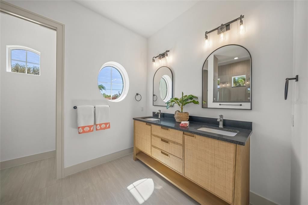 For Sale: $2,150,000 (4 beds, 4 baths, 2799 Square Feet)