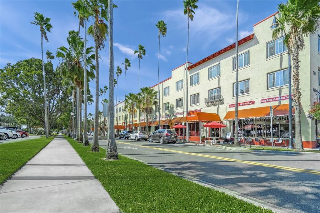 For Sale: $2,150,000 (4 beds, 4 baths, 2799 Square Feet)