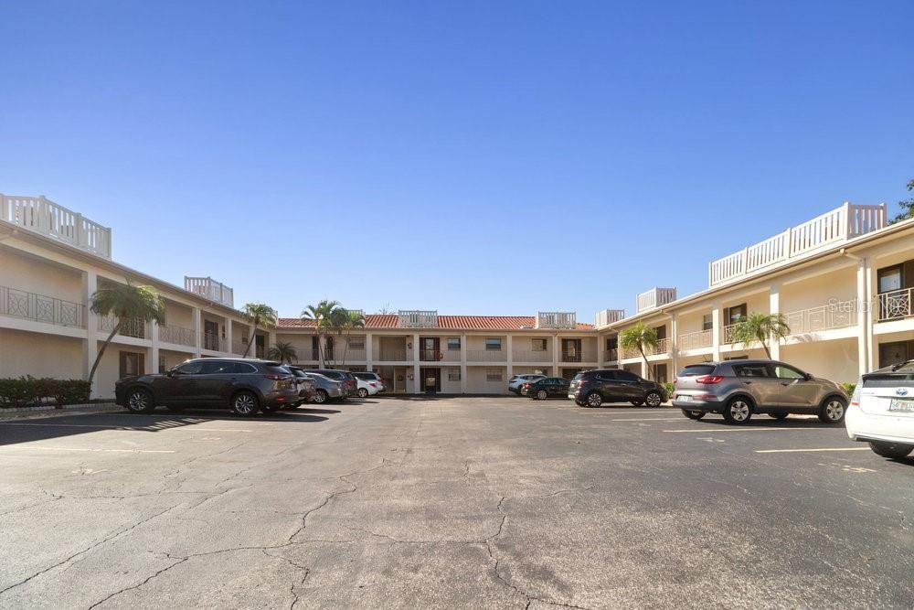 For Sale: $136,900 (1 beds, 1 baths, 875 Square Feet)