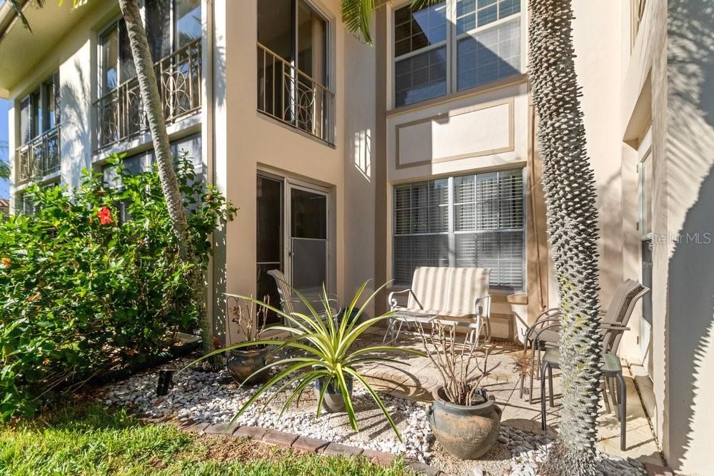 For Sale: $136,900 (1 beds, 1 baths, 875 Square Feet)