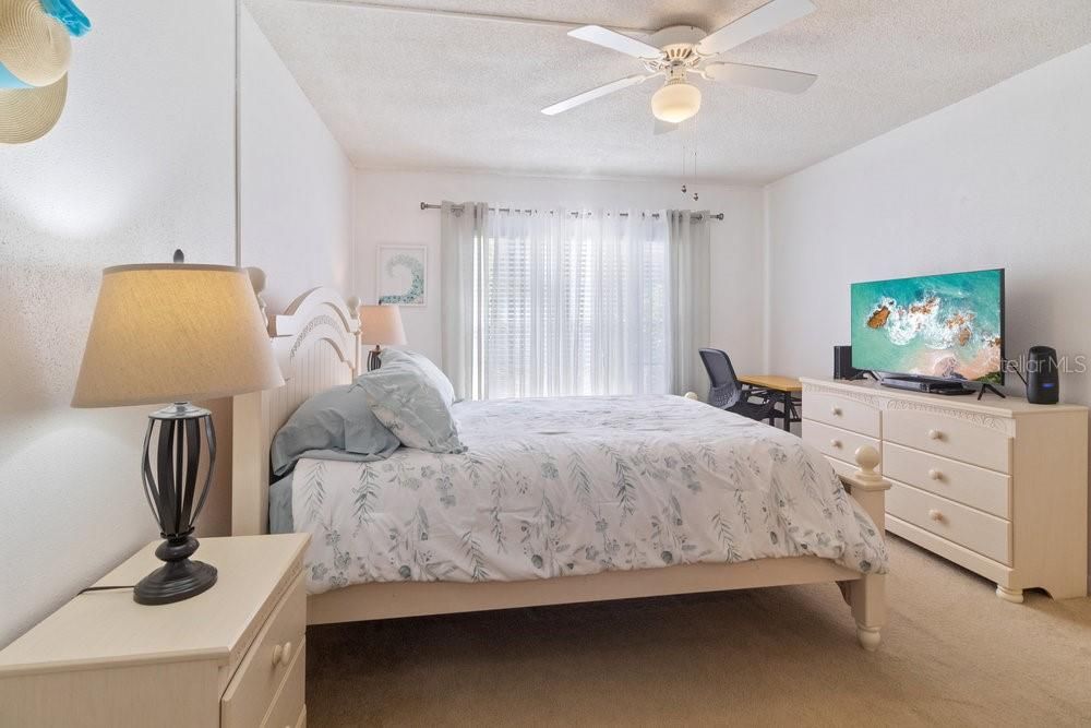 For Sale: $136,900 (1 beds, 1 baths, 875 Square Feet)