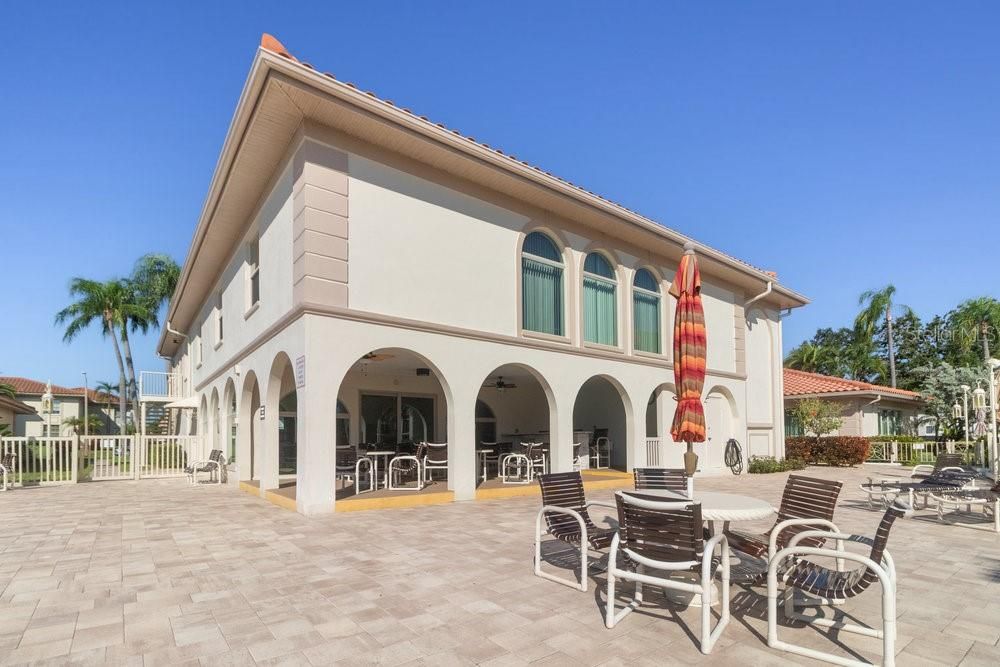 For Sale: $136,900 (1 beds, 1 baths, 875 Square Feet)