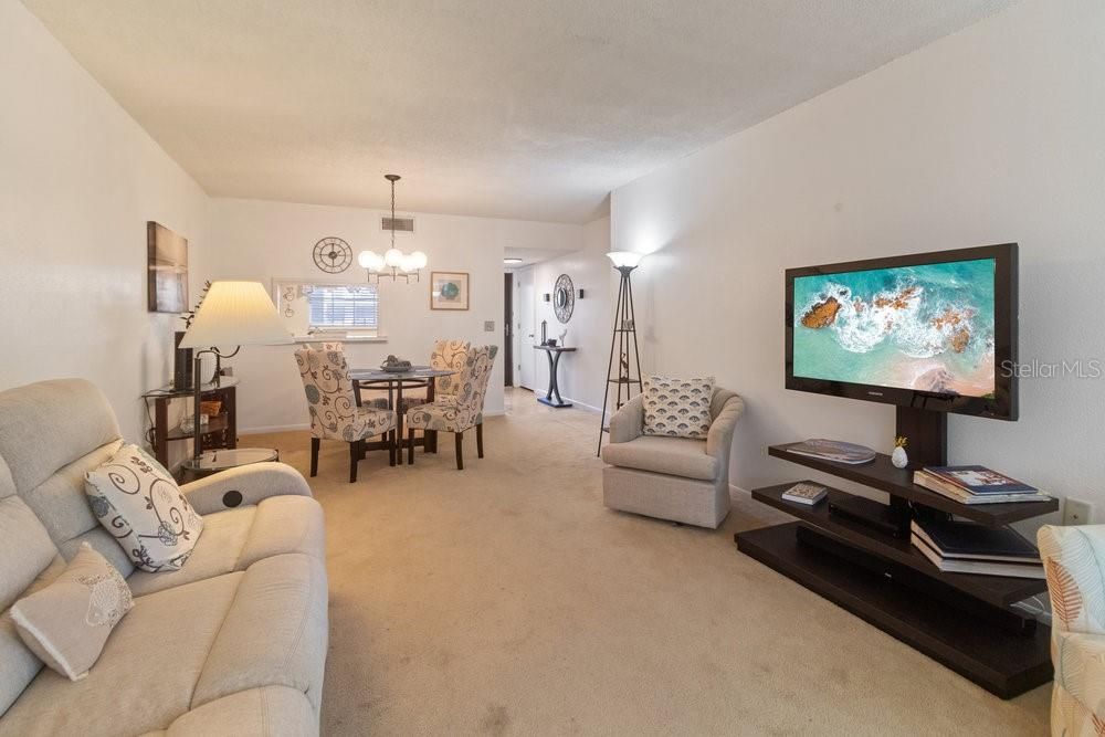 For Sale: $136,900 (1 beds, 1 baths, 875 Square Feet)