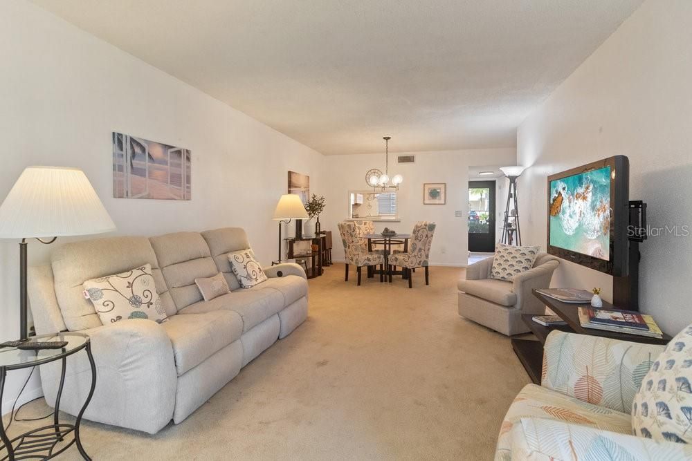 For Sale: $136,900 (1 beds, 1 baths, 875 Square Feet)