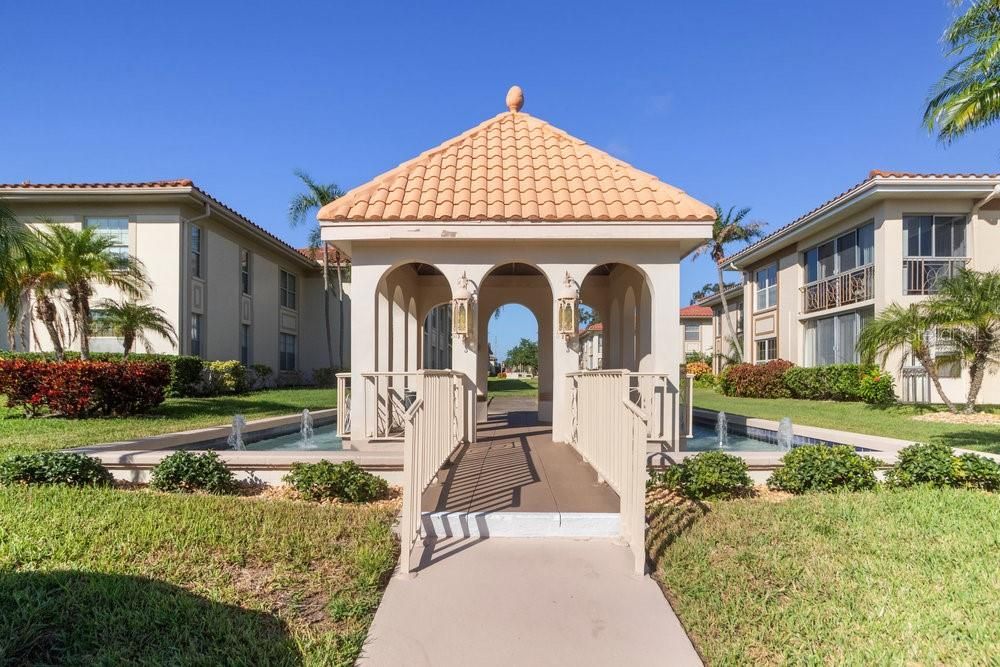 For Sale: $136,900 (1 beds, 1 baths, 875 Square Feet)