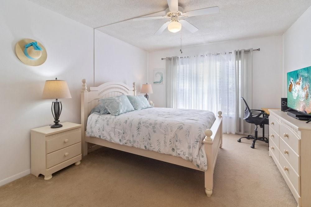 For Sale: $136,900 (1 beds, 1 baths, 875 Square Feet)