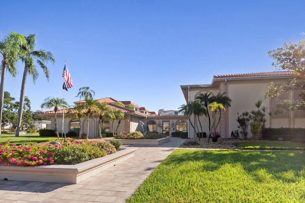 For Sale: $136,900 (1 beds, 1 baths, 875 Square Feet)