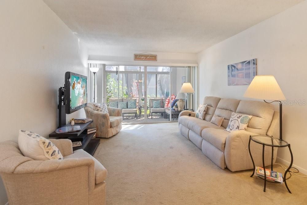 For Sale: $136,900 (1 beds, 1 baths, 875 Square Feet)