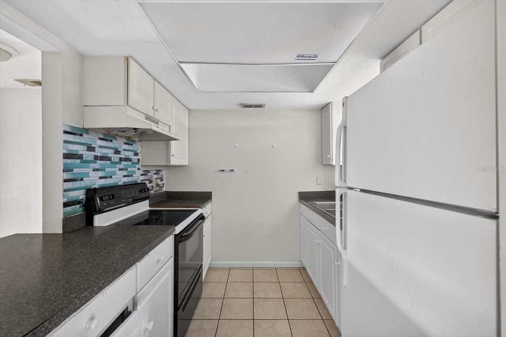 待售: $165,000 (2 贝兹, 1 浴室, 794 平方英尺)