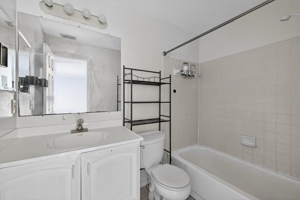 待售: $165,000 (2 贝兹, 1 浴室, 794 平方英尺)