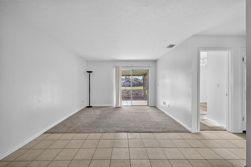 待售: $165,000 (2 贝兹, 1 浴室, 794 平方英尺)