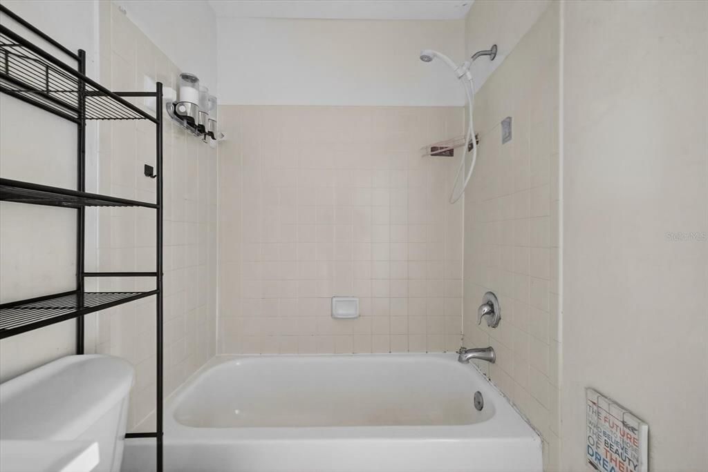 待售: $165,000 (2 贝兹, 1 浴室, 794 平方英尺)