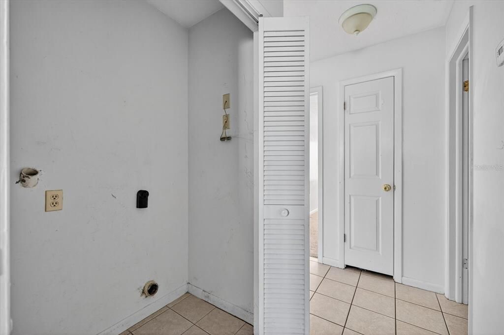 待售: $165,000 (2 贝兹, 1 浴室, 794 平方英尺)