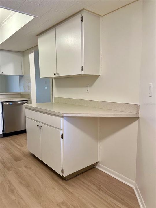 Active With Contract: $175,000 (2 beds, 2 baths, 930 Square Feet)